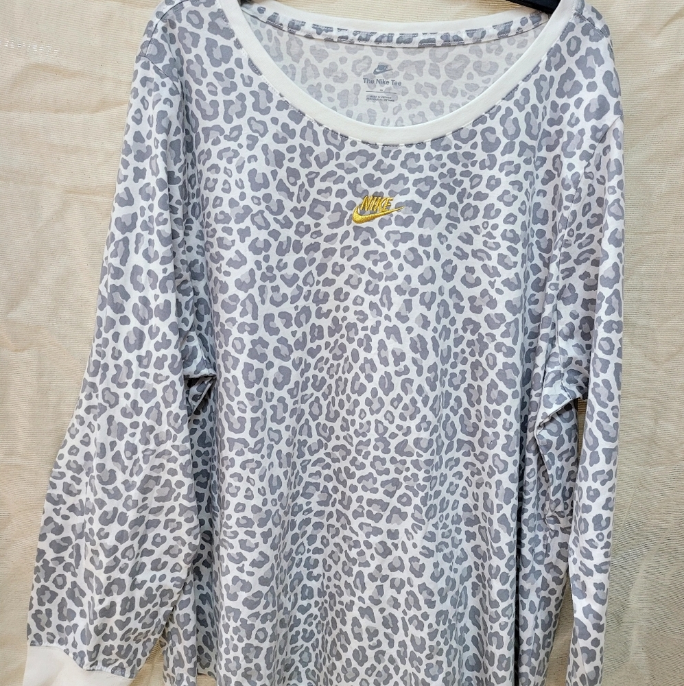 New Nike women's ls tee plus size